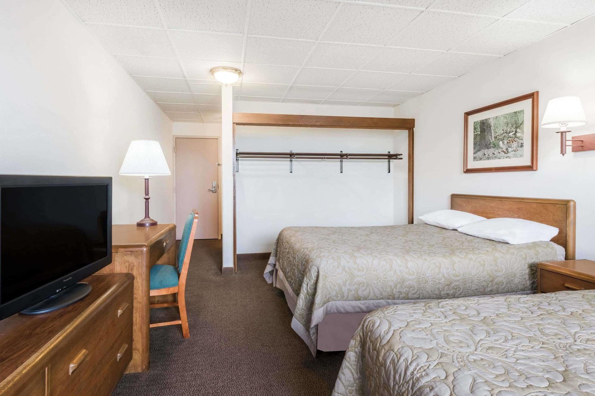 Super 8 By Wyndham State College Motel Buitenkant foto